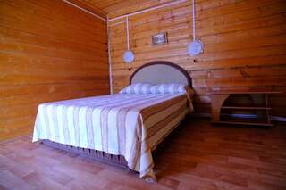 Гостиница Дом у Байкала Северобайкальск Двухместный номер с одной кроватью с отдельным входом-1