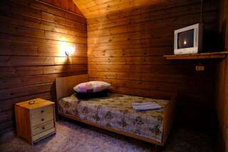 Гостиница Дом у Байкала Северобайкальск двухместный номер с 2 отдельным кроватями в эконом корпусе-3