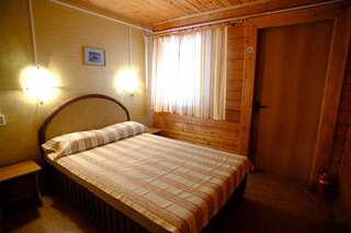 Гостиница Дом у Байкала Северобайкальск Двухместный номер с одной кроватью с отдельным входом-2